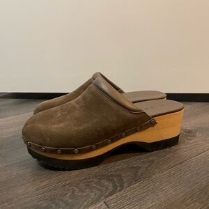 M Gemi brown suede clogs
